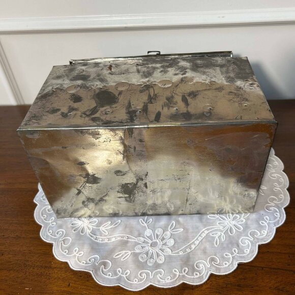 Mexican punched tin lidded / hinged box with wire handle - Picture 3 of 7